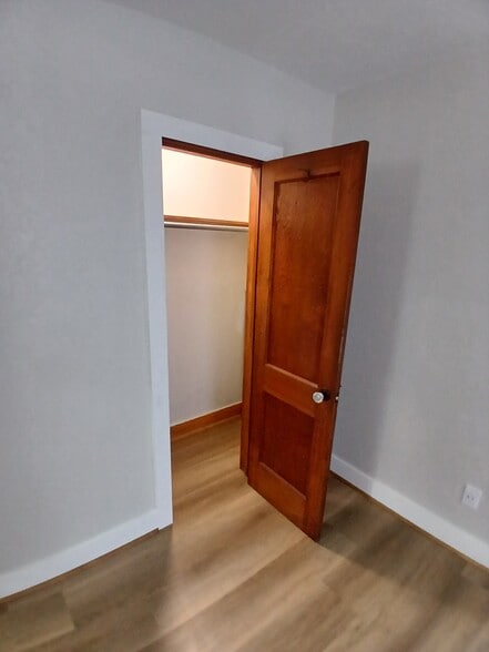 Closet - 3904 Moore St