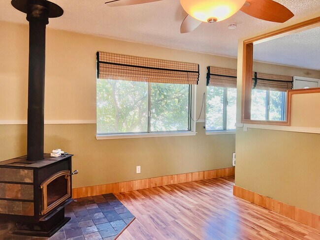 Building Photo - Charming 3BR/1BA w/ 1-car garage, long driveway, fenced yard, wood stove & shed/workshop.