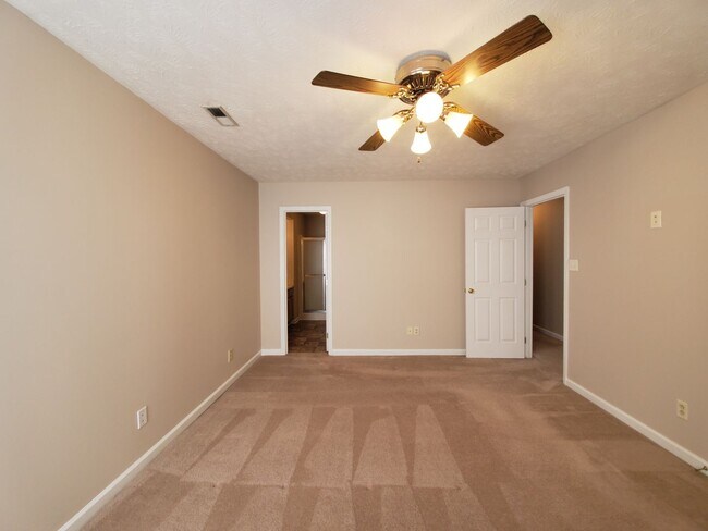 Building Photo - 8714 Tangletree Dr