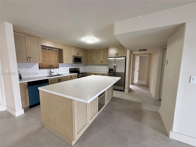 Building Photo - 605 Ives Dairy Rd