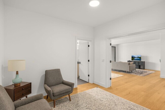 Building Photo - Stunning remodeled apartment with large walk-out patio
