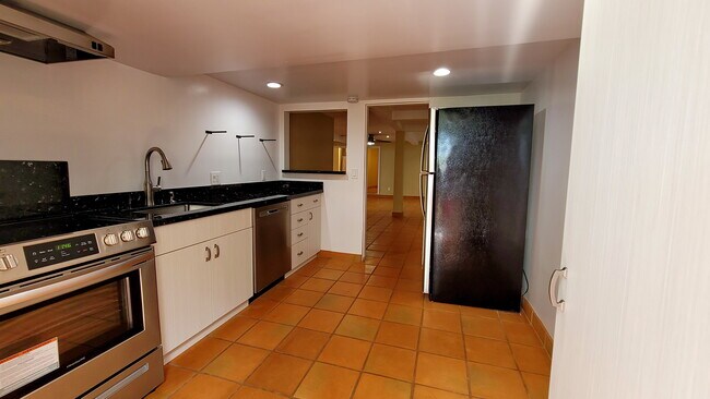 Building Photo - 4115 Sierra Dr