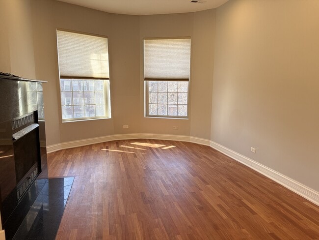 Building Photo - 5025 S Michigan Ave