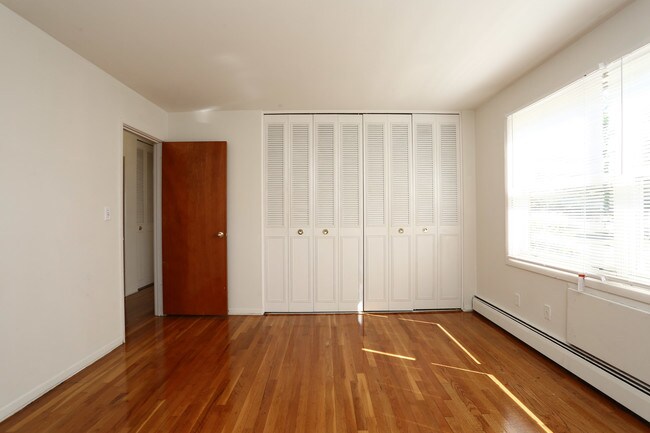 Building Photo - 14 Revere Dr