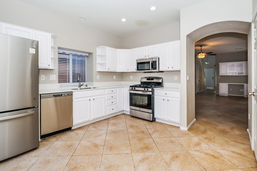 Building Photo - 5978 Genovese Ave