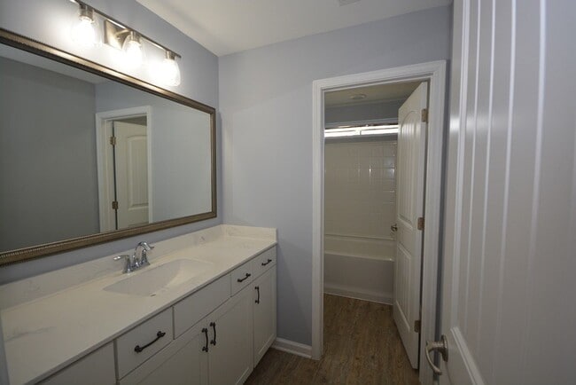 Building Photo - "Luxurious 5-Bed in, Pooler!"