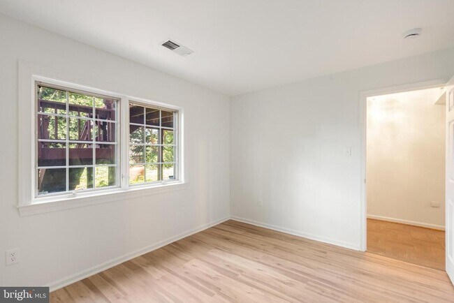 Building Photo - 1250 Pine Hill Rd