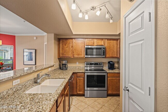 Building Photo - 15095 N Thompson Peak Pkwy