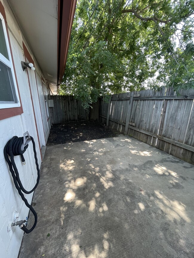 Building Photo - 656 Mill St