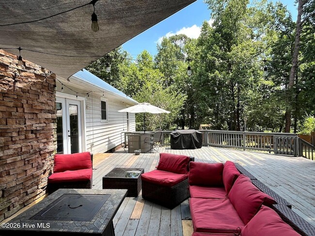 Building Photo - 8879 Cliffdale Rd