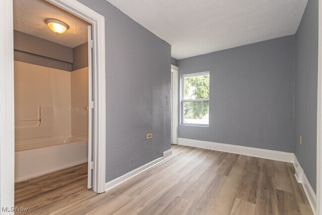 Building Photo - 3724 W 41st St