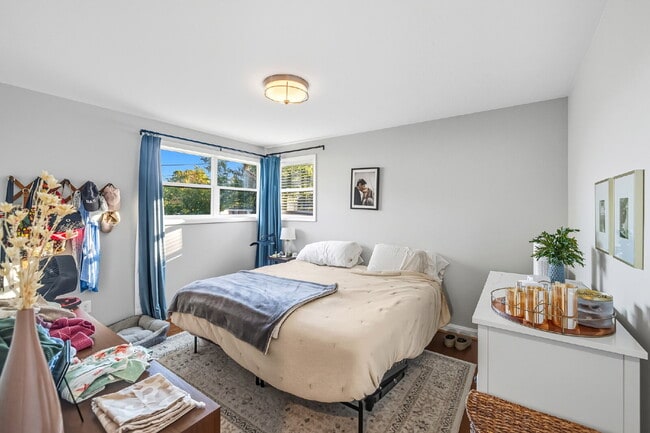 Building Photo - Convenient, Affordable and Updated!!.... Fenced 1/4 acre Yard, 3BR and walk-out basement.... Pets...