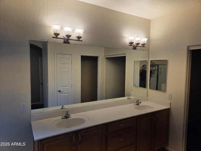 Building Photo - 7809 S 18th Way