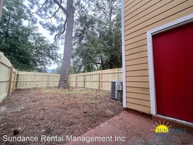 Building Photo - 2 br, 1.5 bath House - 217 Oak Street SE U...