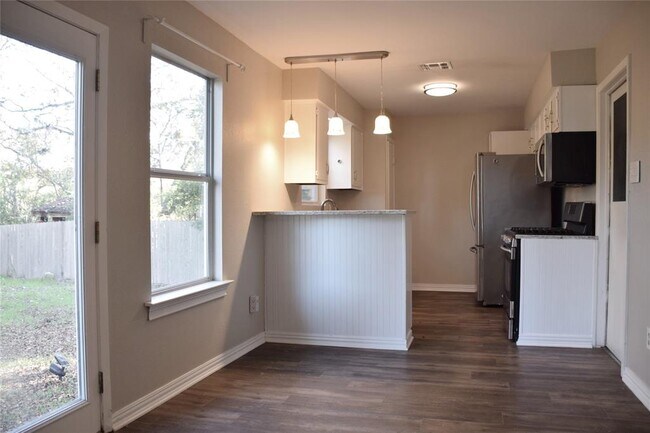 Building Photo - 7703 Elderberry Dr