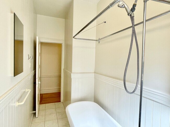 Building Photo - Spacious Studio in the heart of Pacific Heights!  Bonus room!  Laundry! PROGRESSIVE