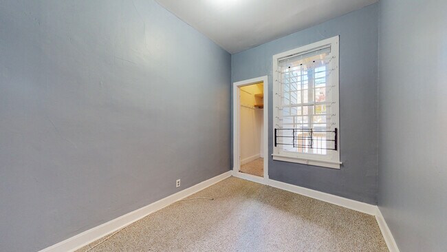 Building Photo - 702 W Schubert Ave