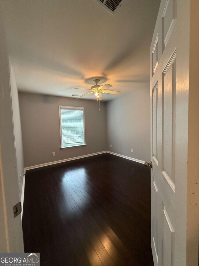 Building Photo - 2501 Royston Dr