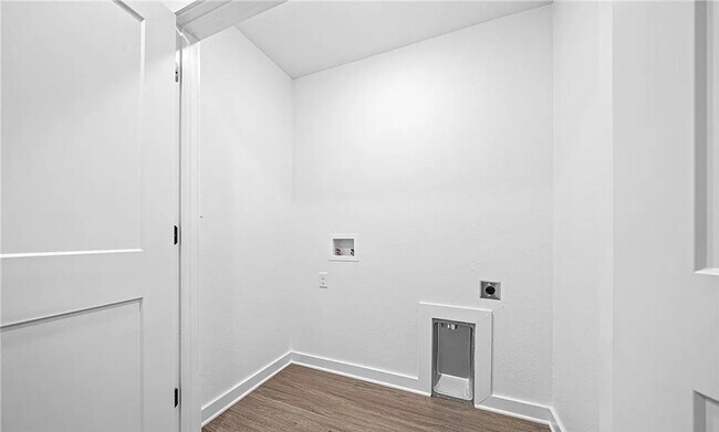 Building Photo - New 2 bedroom 2 bath house/FLEXIBLE LEASE TERM