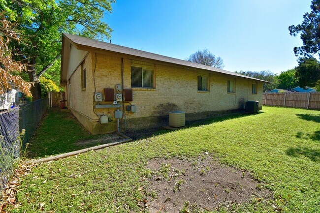 Building Photo - 5936 Cherry Loop