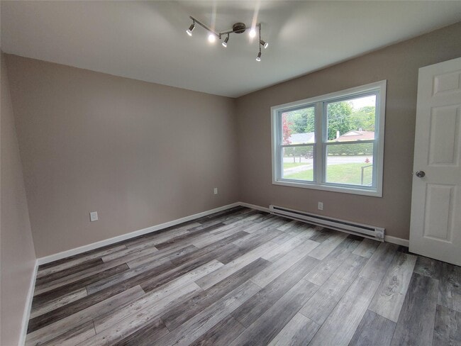 Building Photo - 917-921-921 Violet Ave