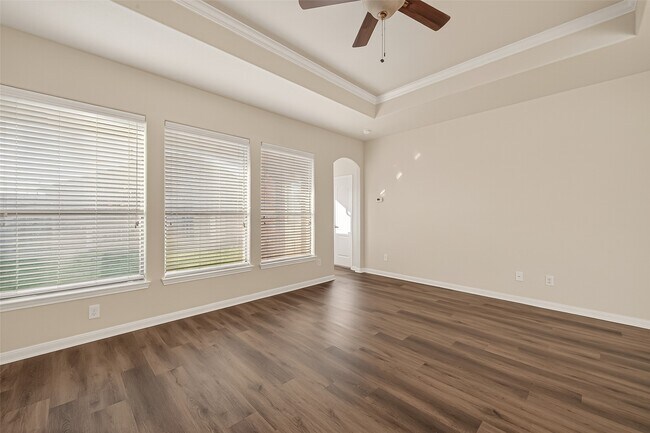 Building Photo - 25354 Holton Ridge Dr