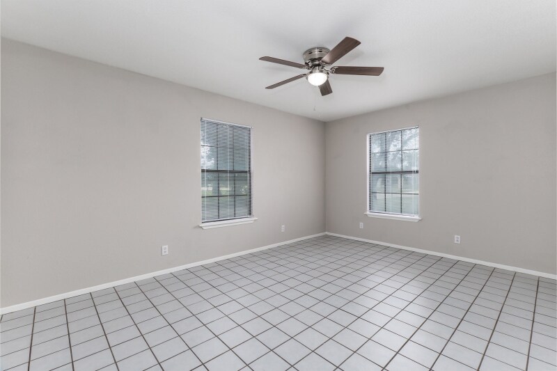 Building Photo - 927 W Formosa Blvd