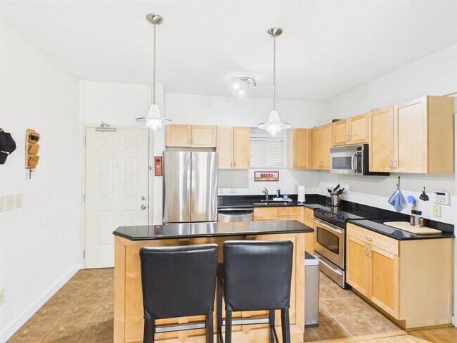 Building Photo - 711 W 26th St