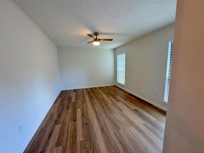 Building Photo - 2086 Magnus Ln