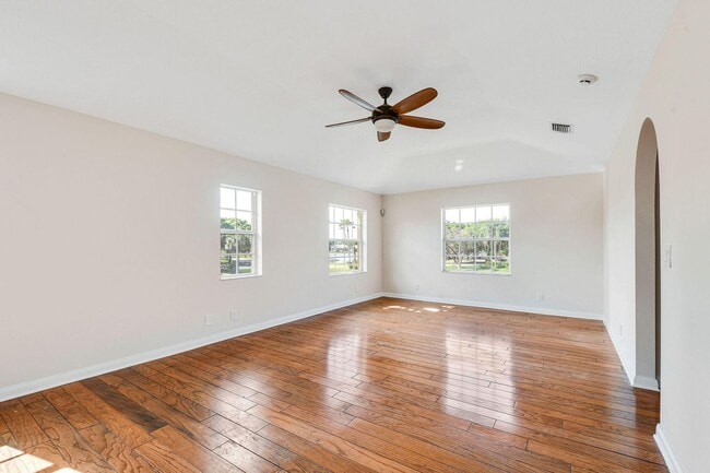 Building Photo - 207 Banyanwood Point