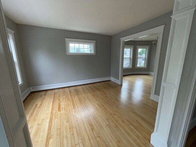 Living Room - 47 Pearl St