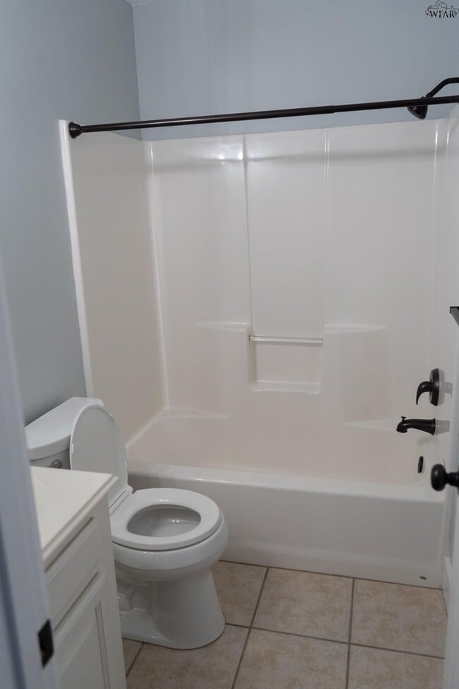 Building Photo - 5 Libby Ct