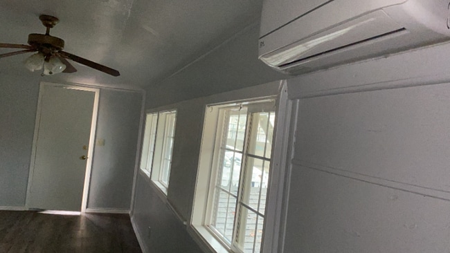 Building Photo - 1129 Magnolia Ave