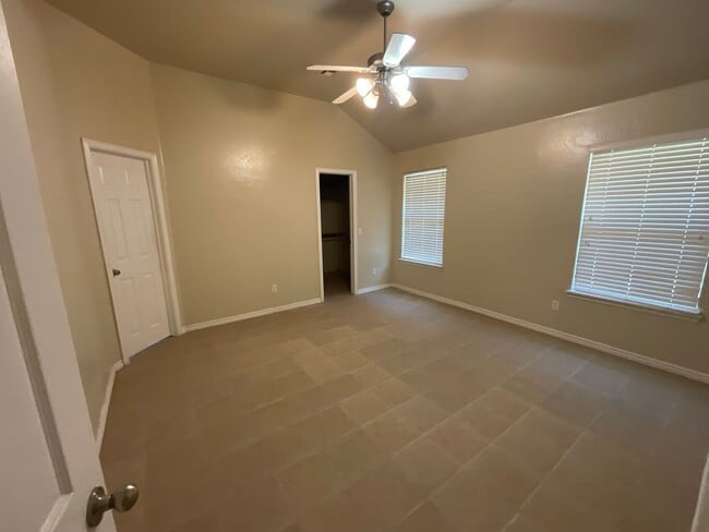 Building Photo - Beautiful 3 Bed 2 bath home!
