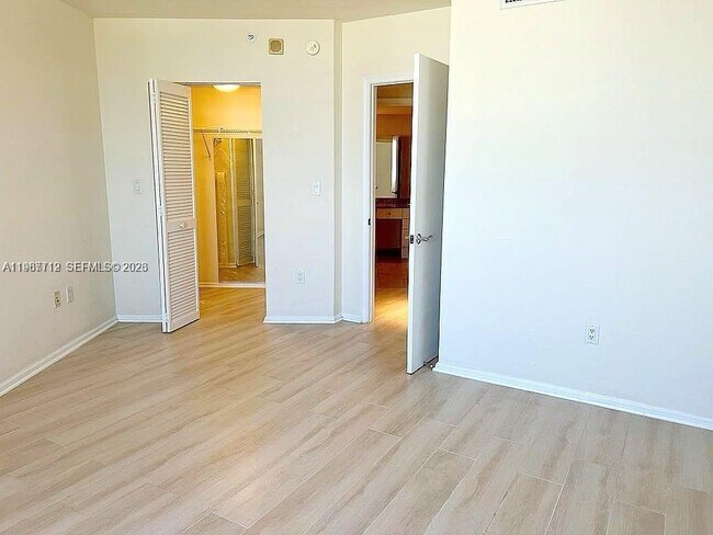 Building Photo - 19501 W Country Club Dr