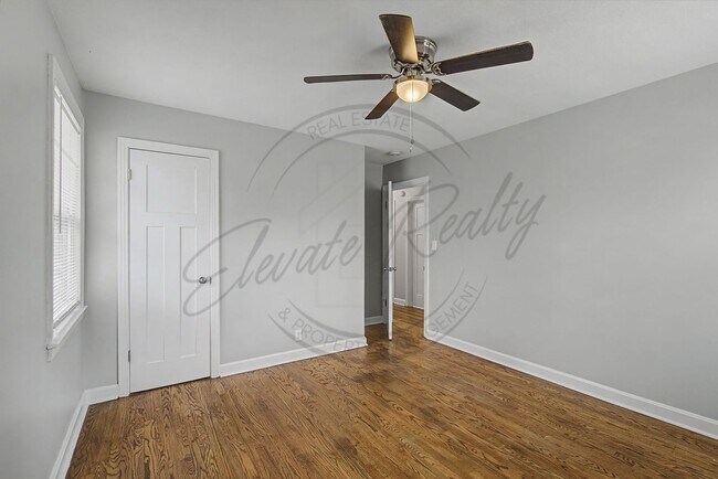 Building Photo - Four Bedroom Ranch with Finished Basement in Clarksville!