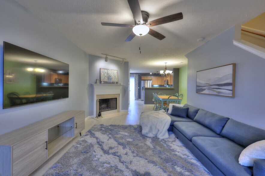 Building Photo - 589 Bradburn Village Cir