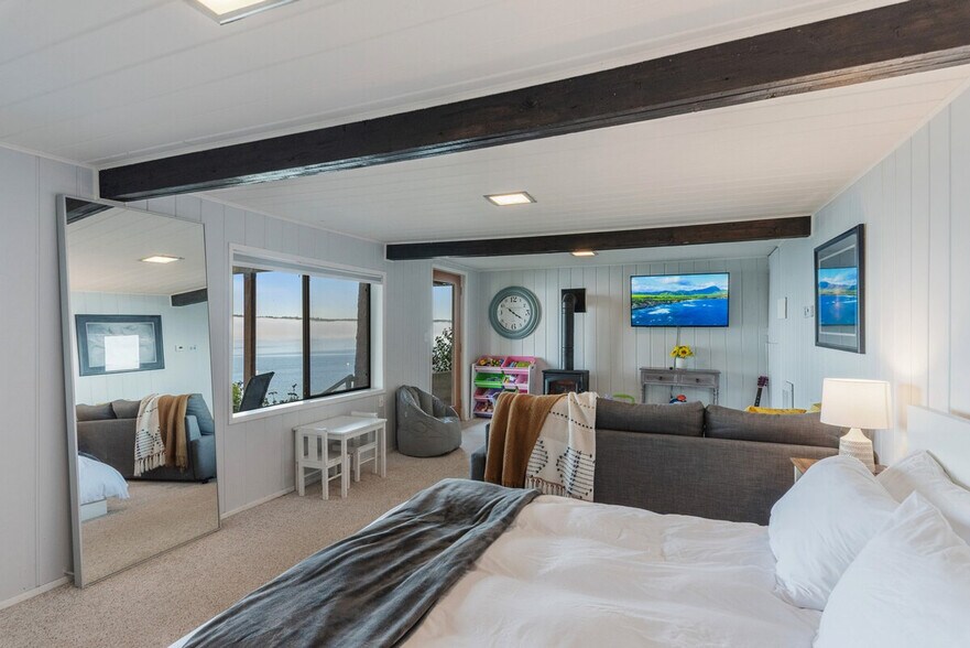 Building Photo - 2038 S Breezy Point Rd