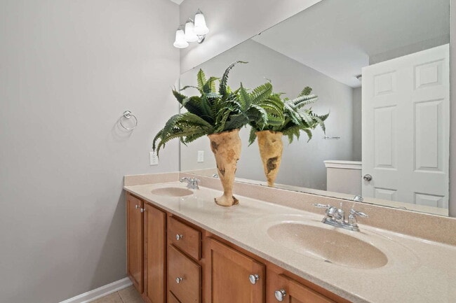 Building Photo - Experience Comfort and Style: Spacious 3-B...