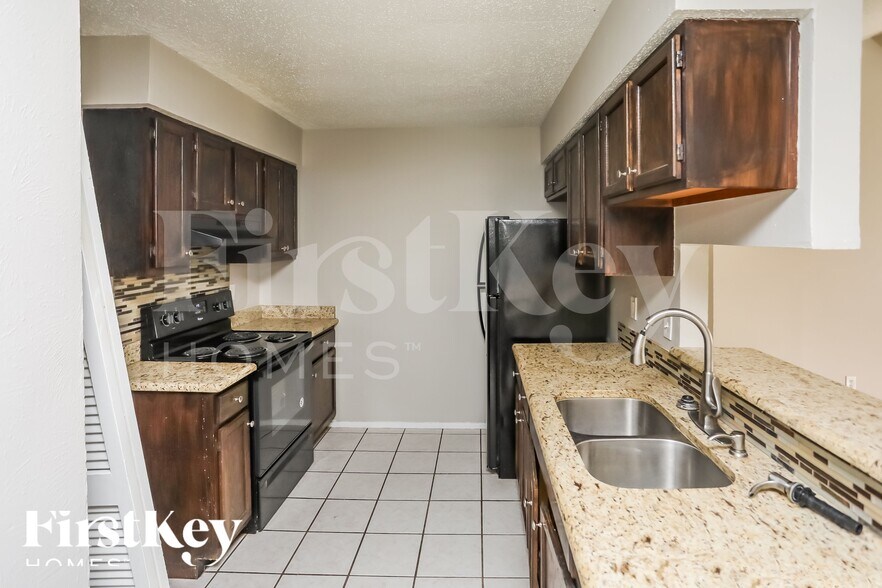 Building Photo - 612 Coolwood Ln