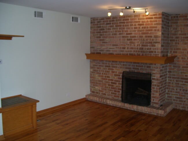 Building Photo - 5538 E Lake Dr