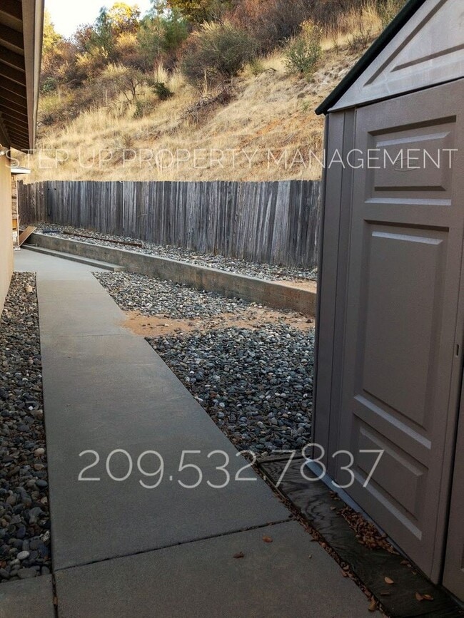 Building Photo - Serene Mountain Living at Clouds Rest: Stunning 3-Bedroom Home with Views