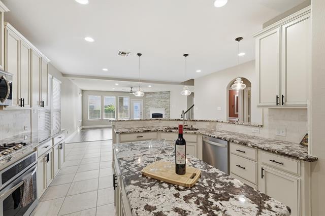 Building Photo - 15801 Weymouth Dr