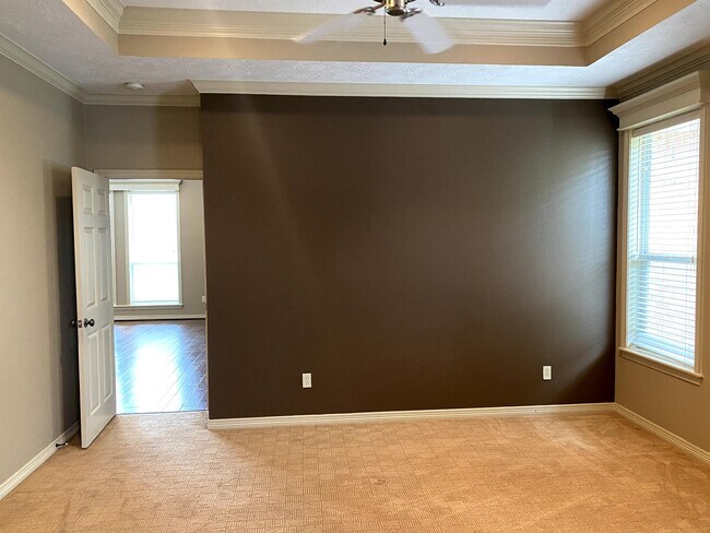 Building Photo - 8422 Alison Ave