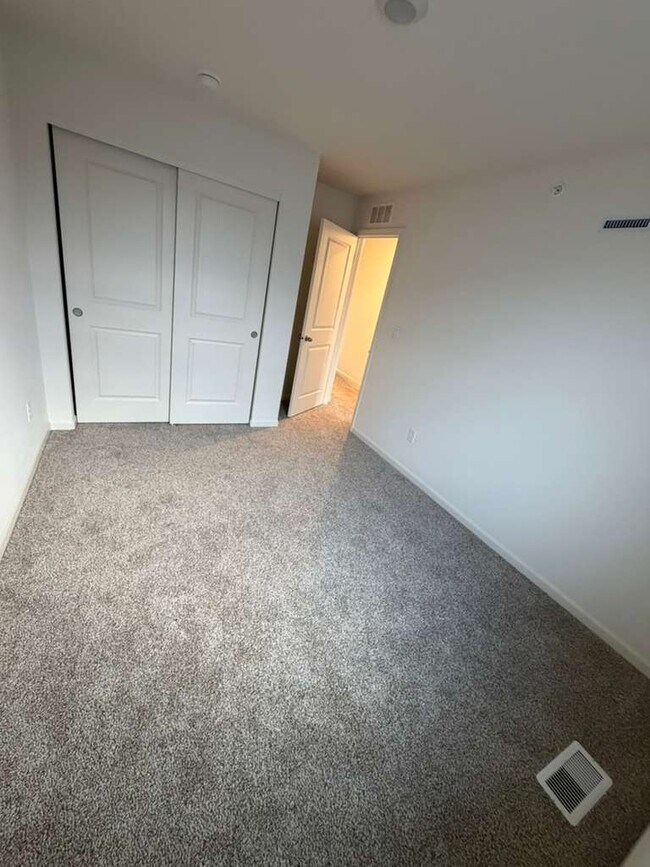 Building Photo - 2016 Yellowstone Blvd