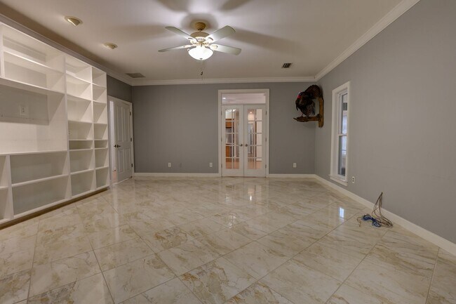 Building Photo - 15813 A