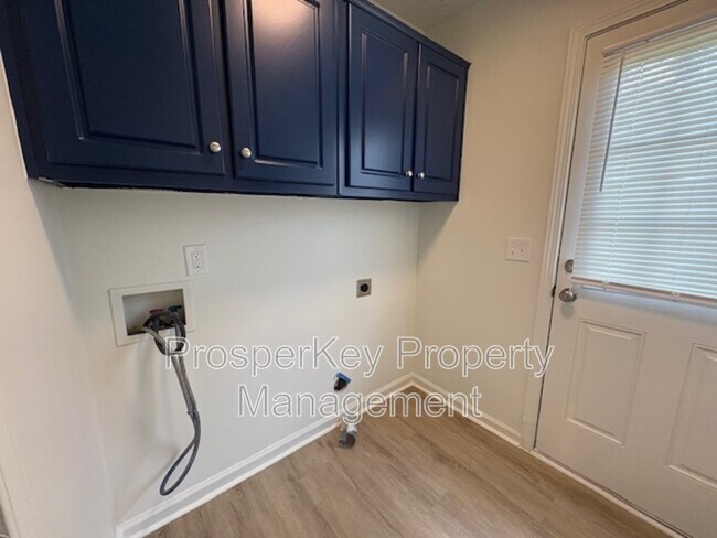 Building Photo - 2303 Nail Ct