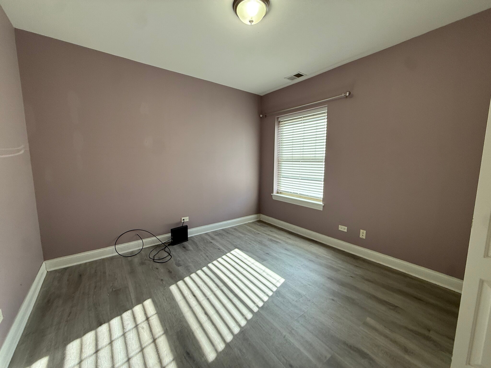 Building Photo - 2452 W Ardmore Ave