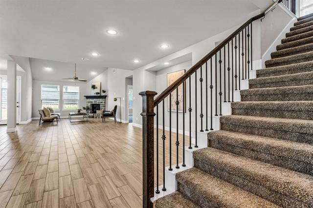 Building Photo - 713 Parkland Dr