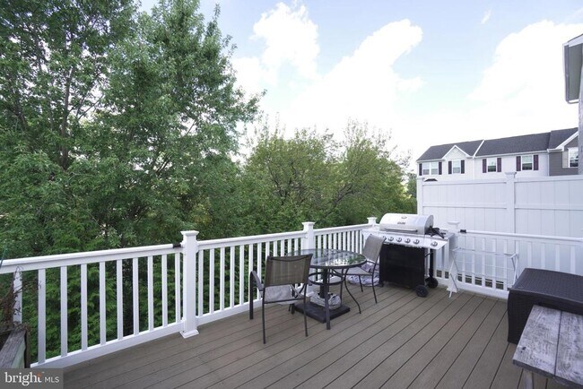 Building Photo - 202 Bamboo Dr